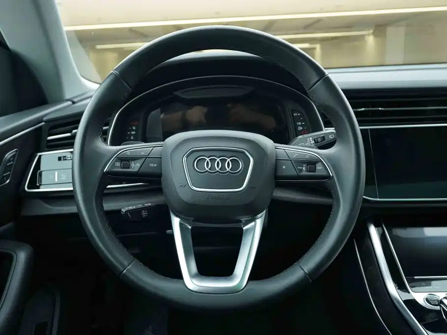 Audi Q8 2023 2022 55 TFSI Luxury Dynamic