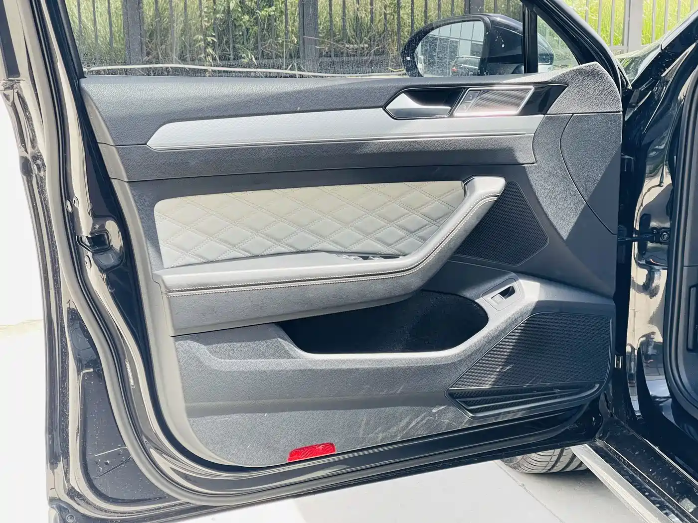 Volkswagen Magotan 2023 Model 2 Million Commemorative Edition 330TSI DSG Luxury фото 5