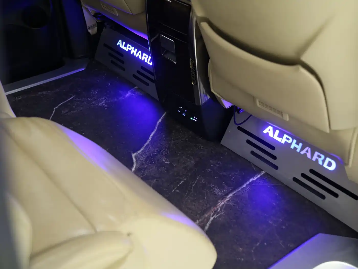 Фото 17 - Toyota Alphard