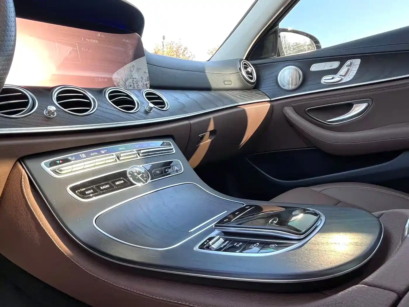 Mercedes-Benz E-Class 2019 E 300 L Sport Fashion фото 5