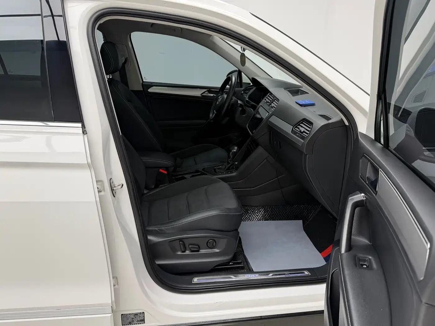 VOLKSWAGEN TIGUAN L NEW ENERGY