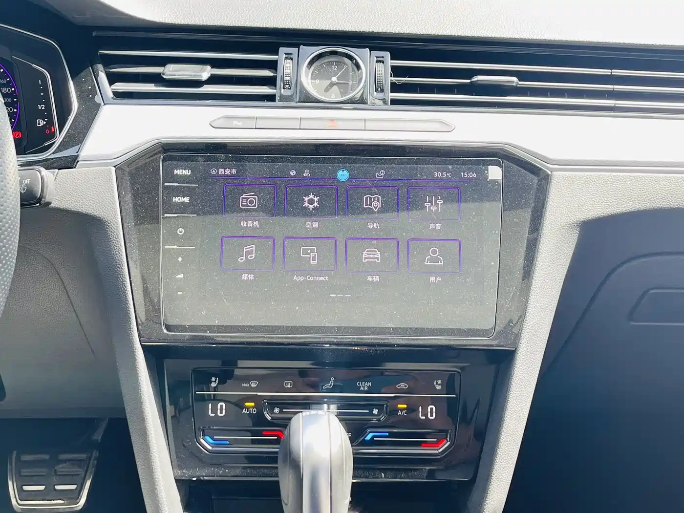 Volkswagen Magotan 2023 Model 2 Million Commemorative Edition 330TSI DSG Luxury фото 11