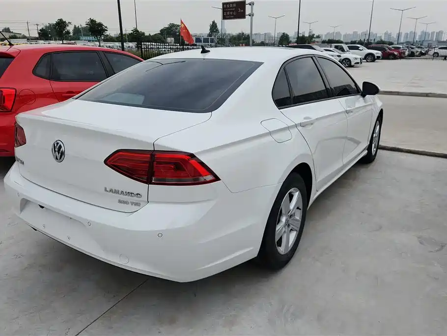 Volkswagen Lamando 2018 230TSI DSG Trend Edition фото 3