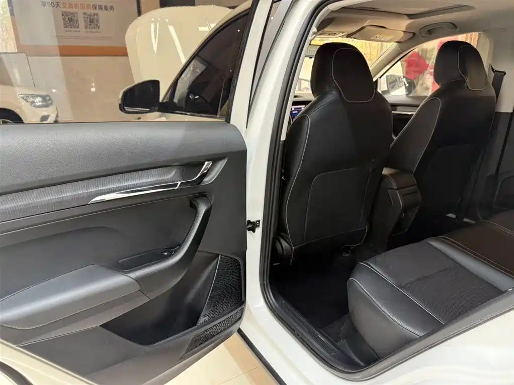 Škoda Kamiq 2022 1.5L Automatic Comfort Edition фото 17