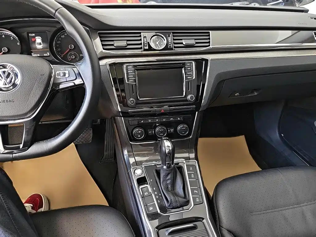 Volkswagen Passat 2016 330TSI DSG Executive Edition фото 12