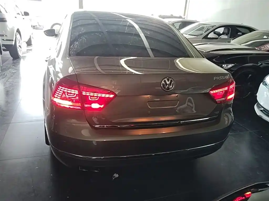 Volkswagen Passat 2015 1.8TSI DSG Prestige Edition фото 6