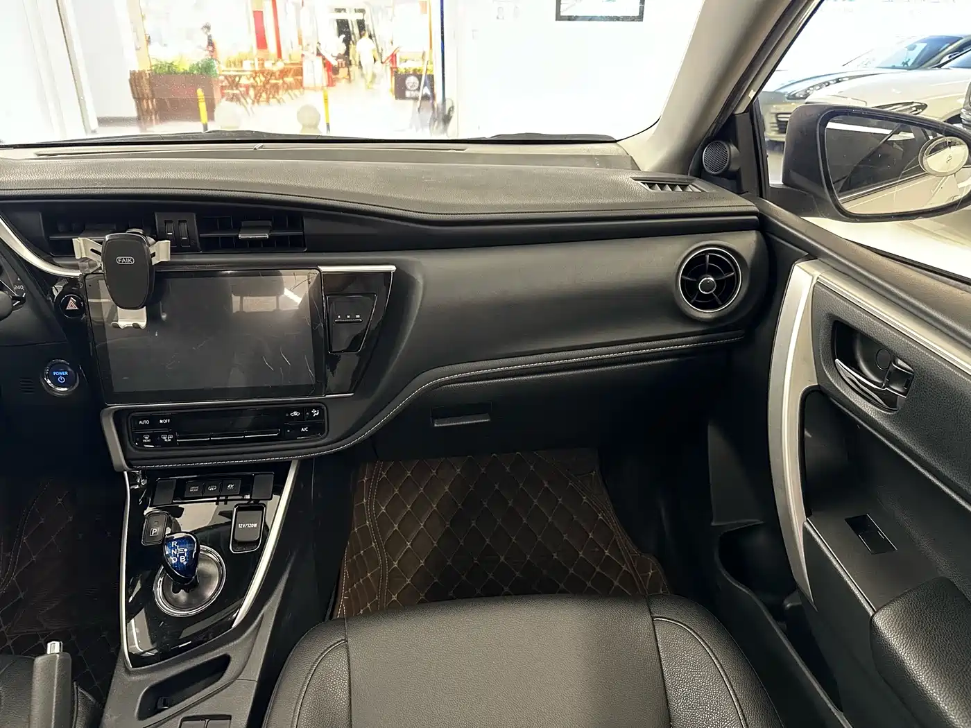 Toyota Corolla Twin Engine E+ 2019 1.8L E-CVT Leading Edition фото 19