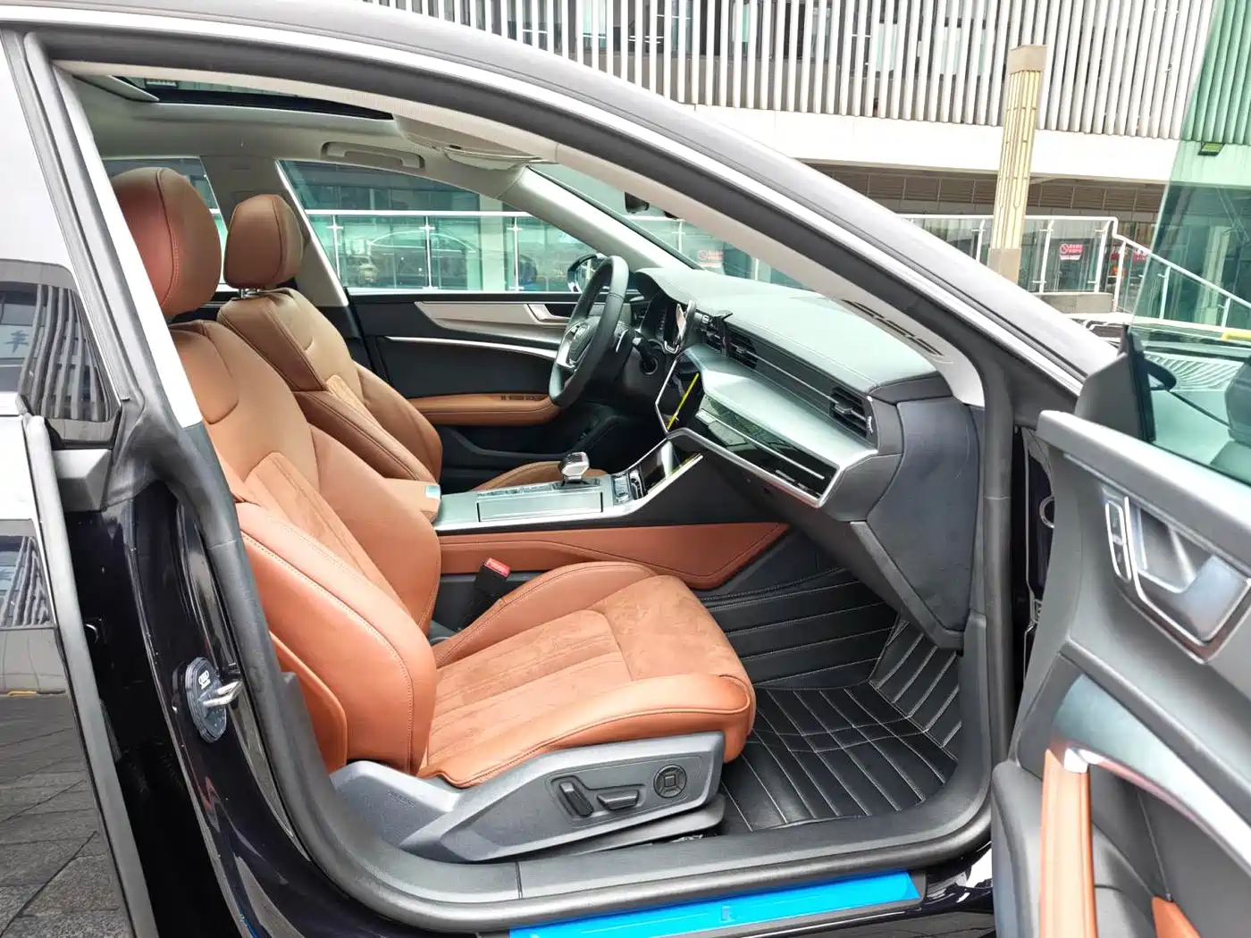 Audi A7L 2025 Model Year 45 TFSI Luxury фото 9