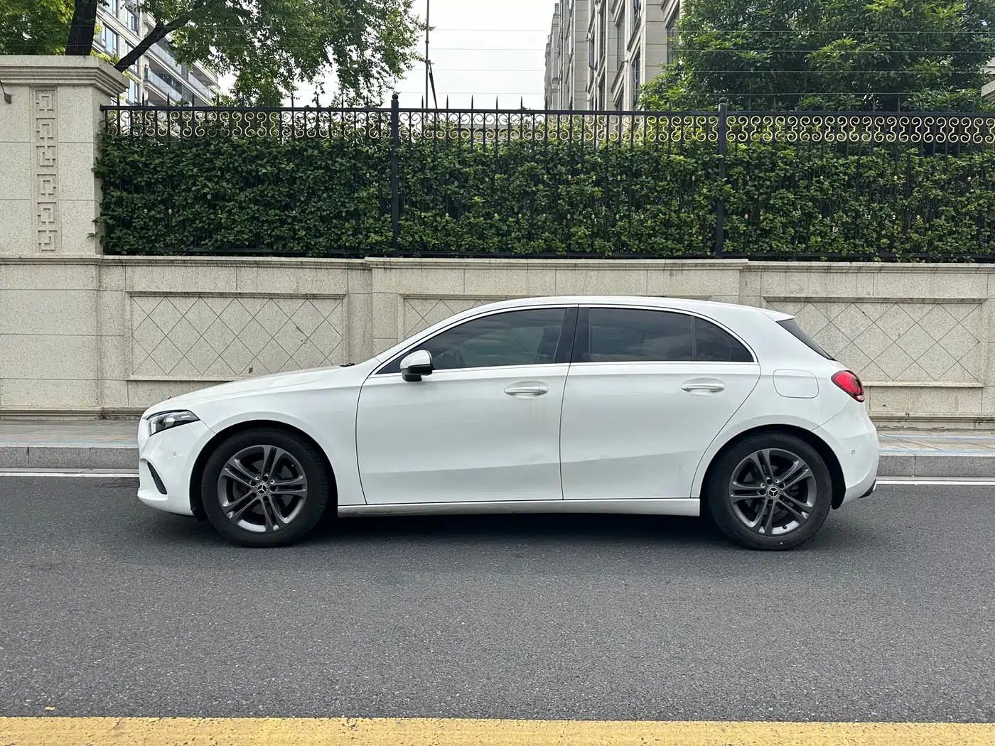 Mercedes-Benz A-Class (Import) 2019 A 200 Dynamic Version фото 3