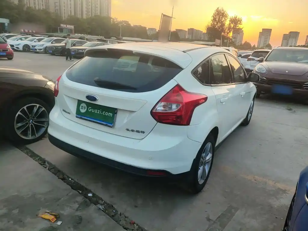 Фото 7 - Ford Focus