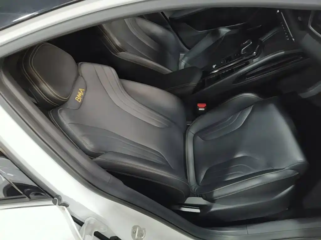 Фото 25 - Geely Coolray