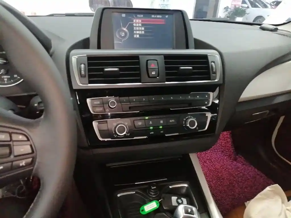 BMW 1 Series (Import) 2015 118i Leading фото 13