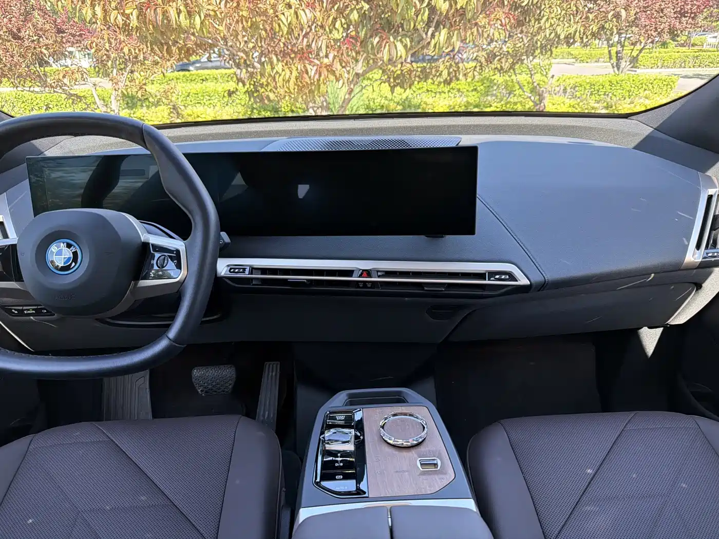 BMW iX 2023 xDrive40 фото 10