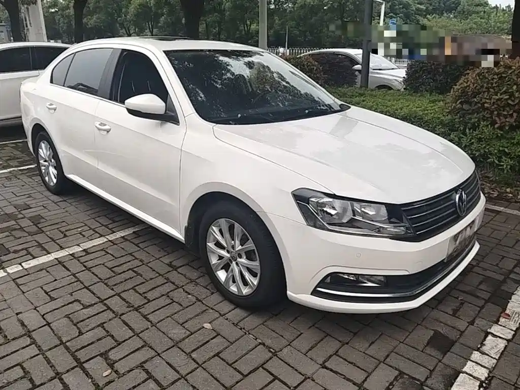 Volkswagen Lavida 2017 1.6L Automatic Comfort Edition фото 4