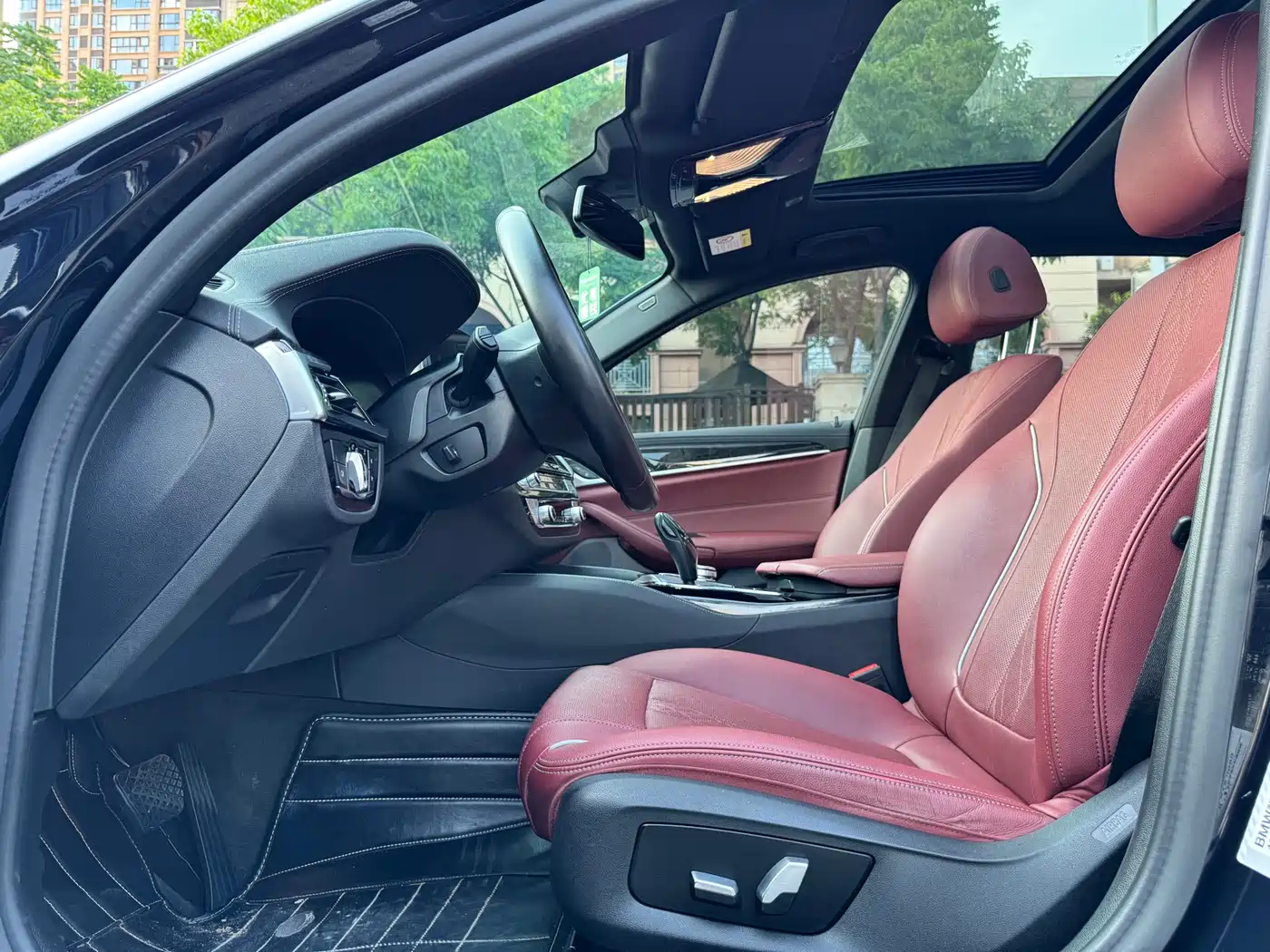 BMW 5 Series 2021 525Li M Sport Package фото 7