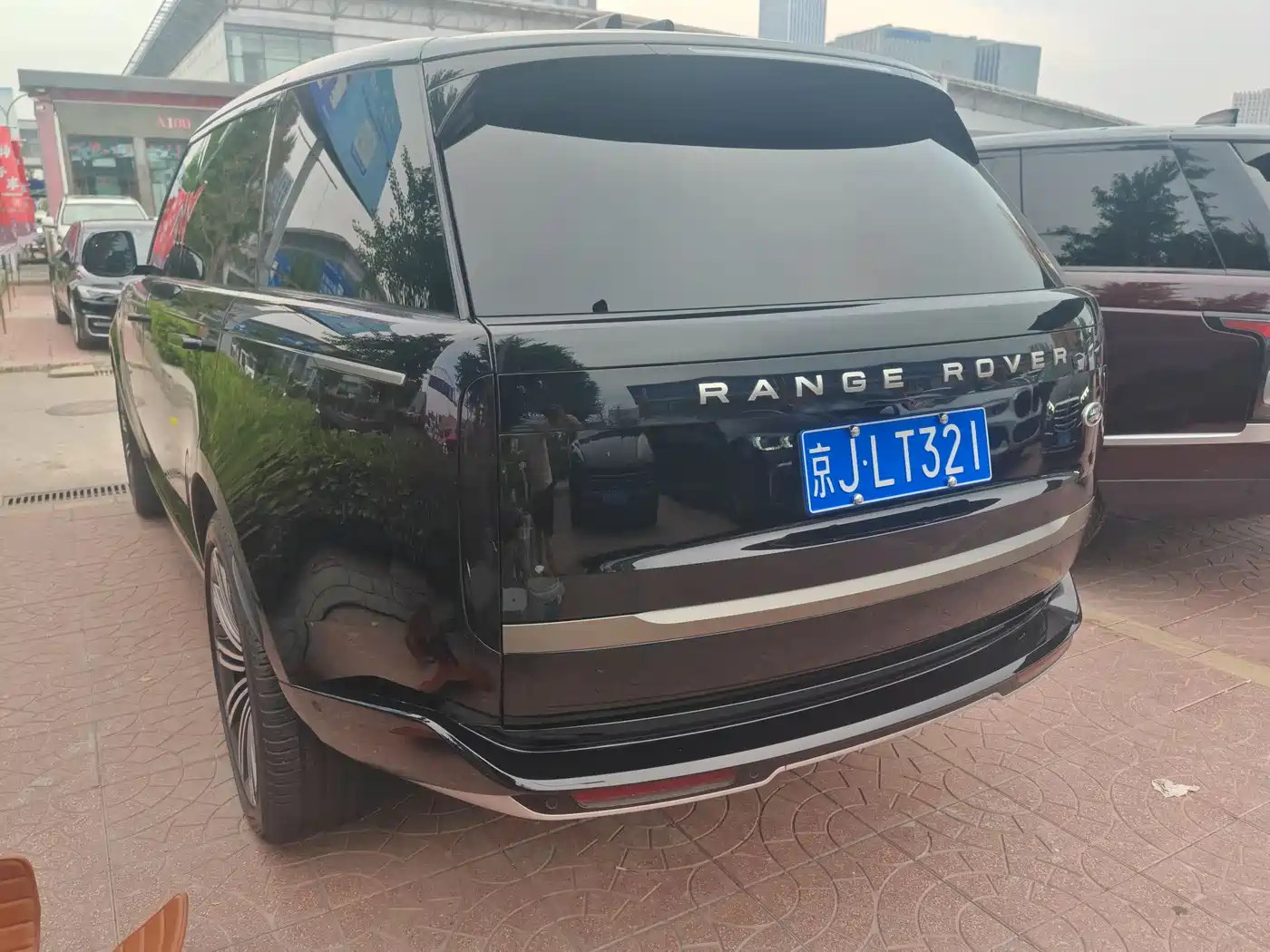 Land Rover Range Rover 2025 3.0 L6 400PS Flourishing Era Extended Wheelbase 7-Seater фото 4