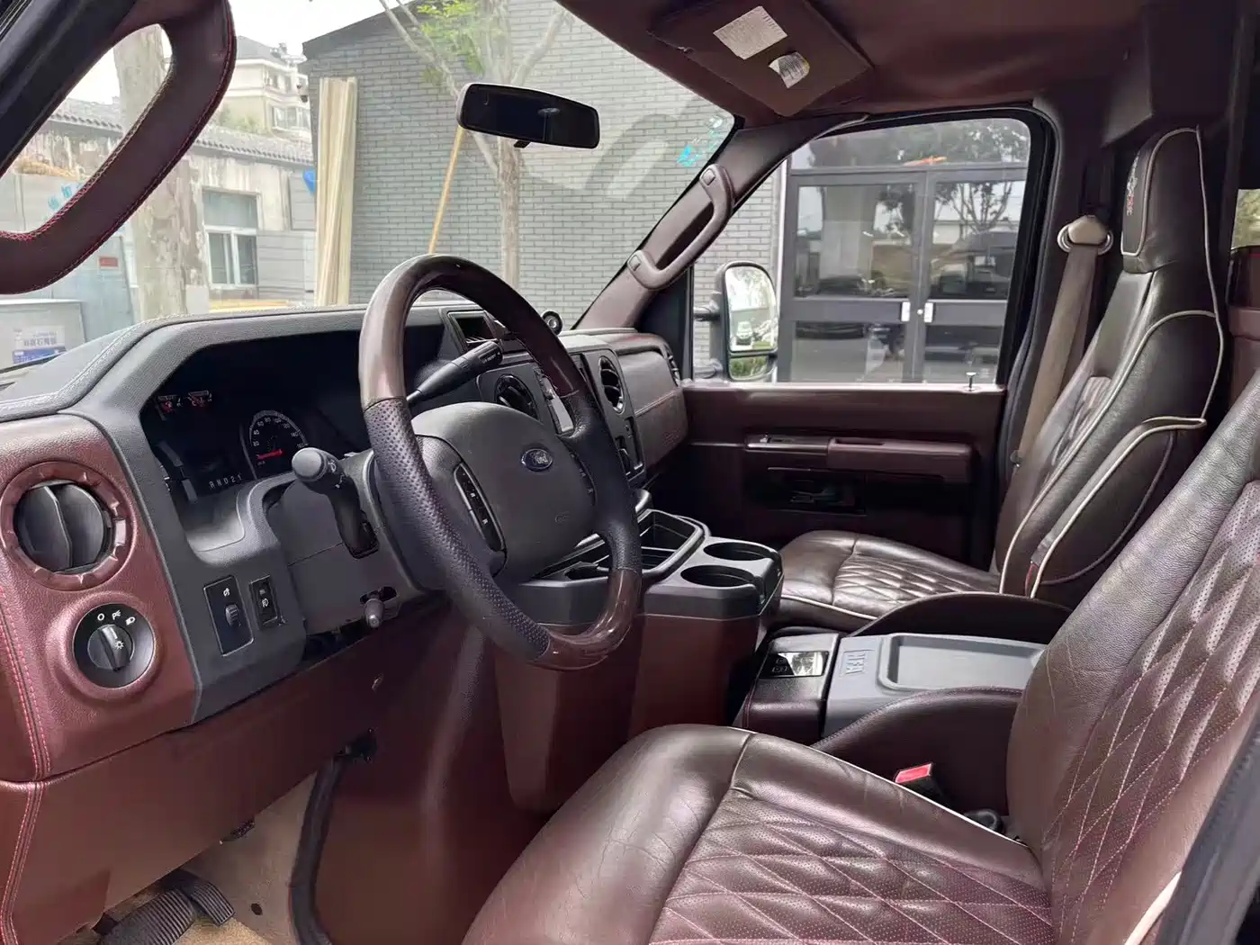 Ford E350 2015 2011 5.4L Platinum Limited Edition