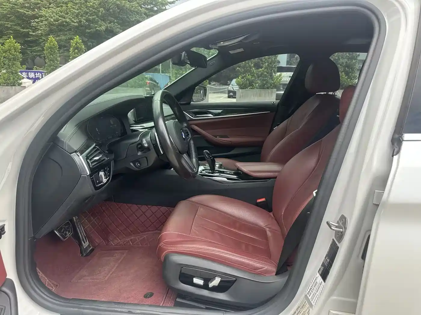 Photo 4 - BMW 5 Series