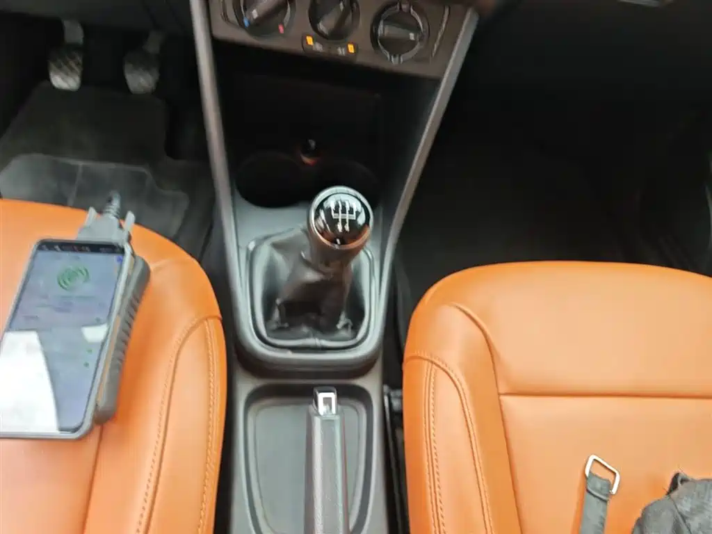 Volkswagen Polo 2014 1.4L Manual Trend Edition фото 14