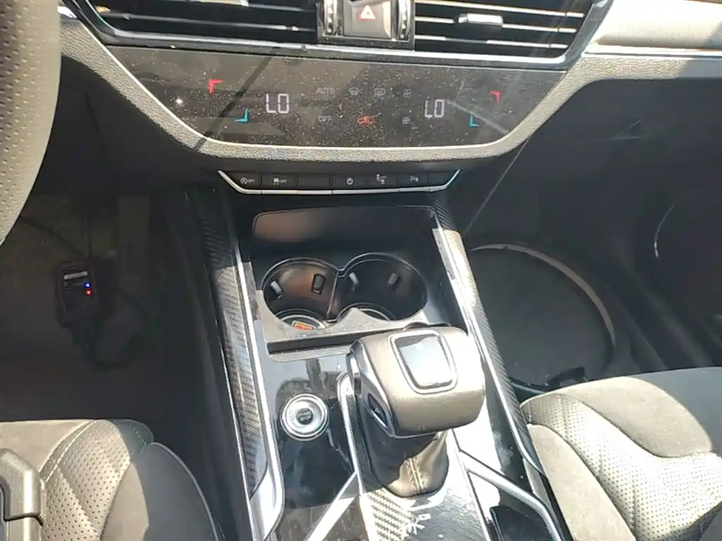 Hongqi HS5 2022 Facelift 2.0T Smart Flag Enjoyment Edition фото 14