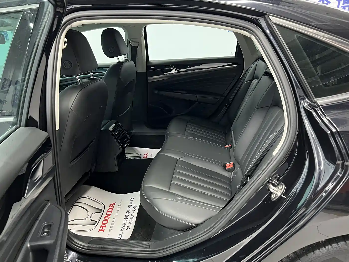 Volkswagen Passat 2022 280TSI Elite Edition фото 8