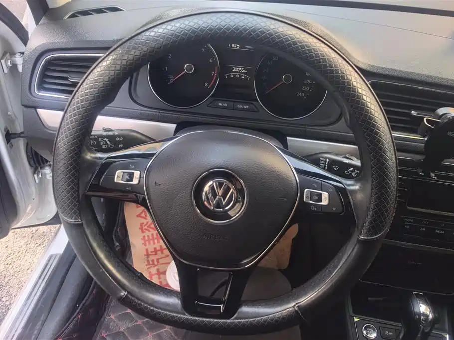 Volkswagen Lavida 2017 1.6L Automatic Comfort Edition фото 15