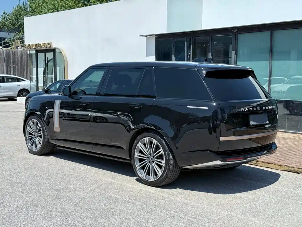 Land Rover Range Rover 2025 2025 3.0 L6 400PS Genesis Extended Wheelbase