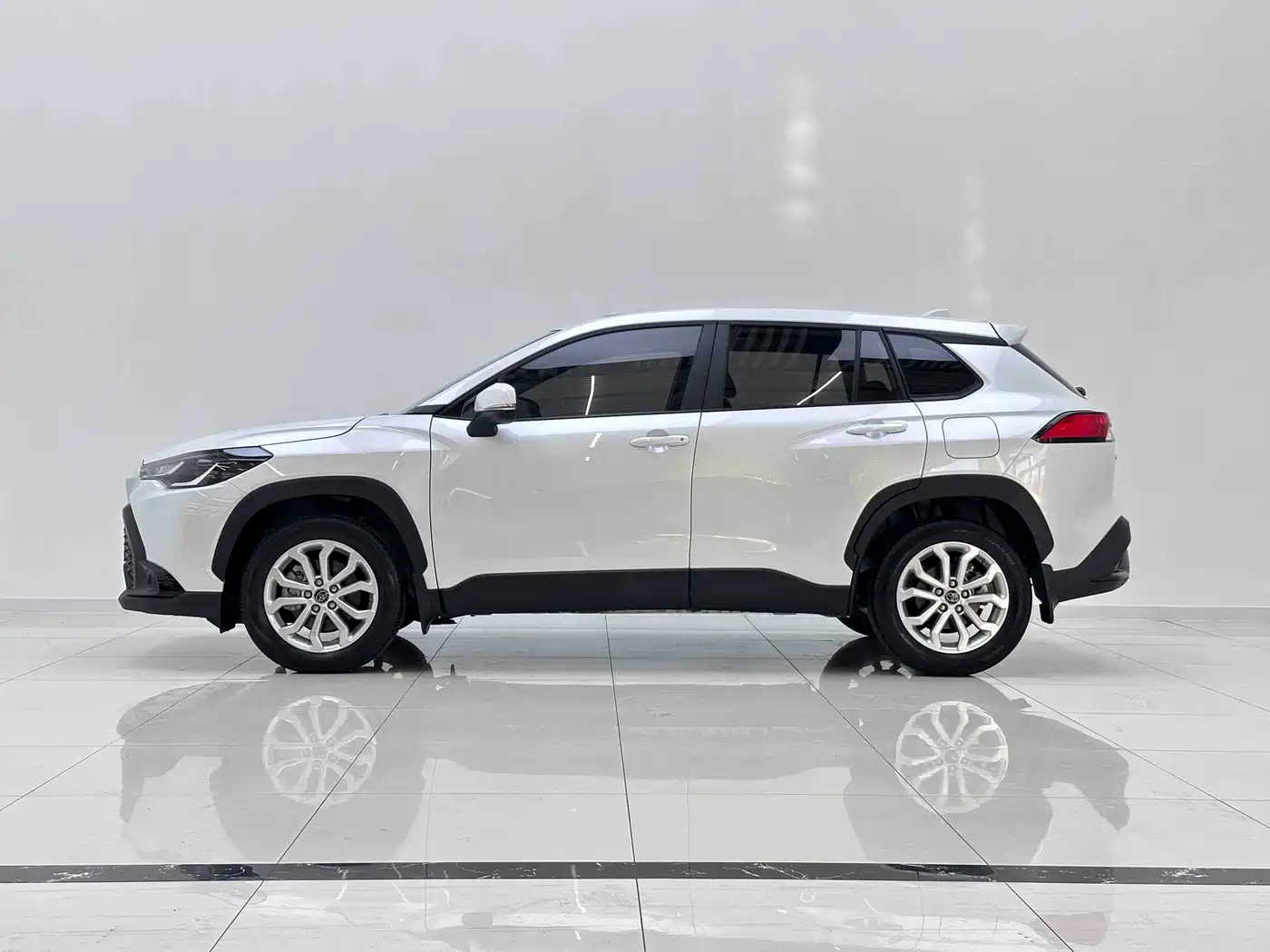 Toyota Frontlander 2023 2.0L CVT Leading Edition фото 5