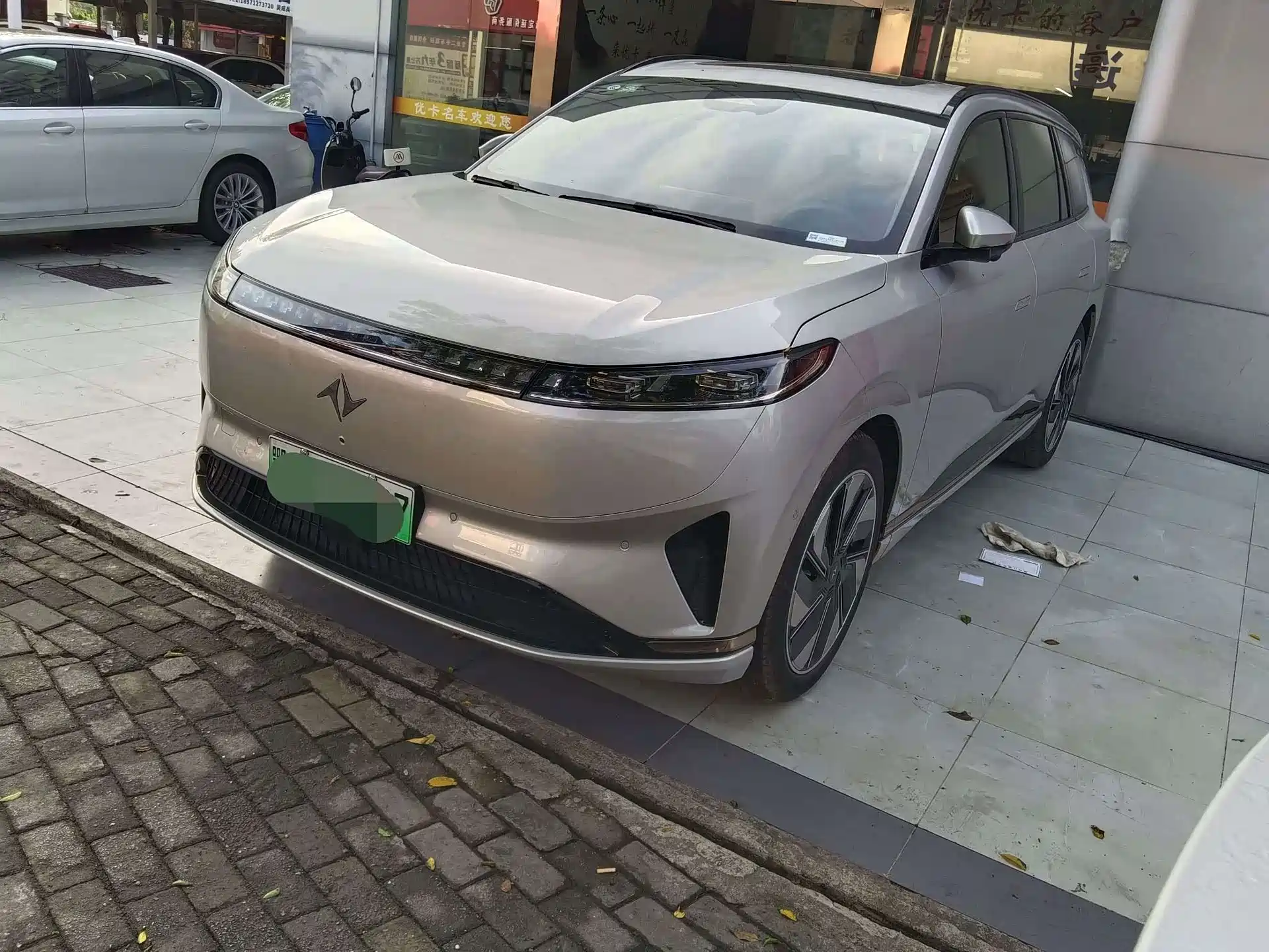 Фото 1 - Dongfeng Yipai eπ008