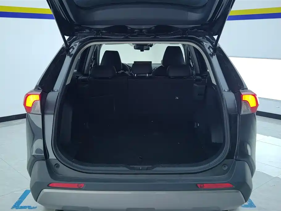 Toyota RAV4 Rongfang 2021 Hybrid 2.5L E-CVT Front-wheel Drive Elite Edition фото 4
