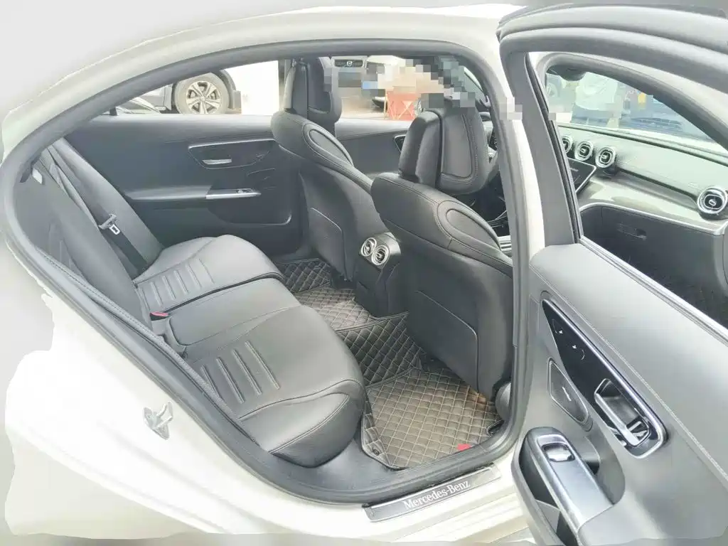 Photo 11 - Mercedes-Benz C-Class