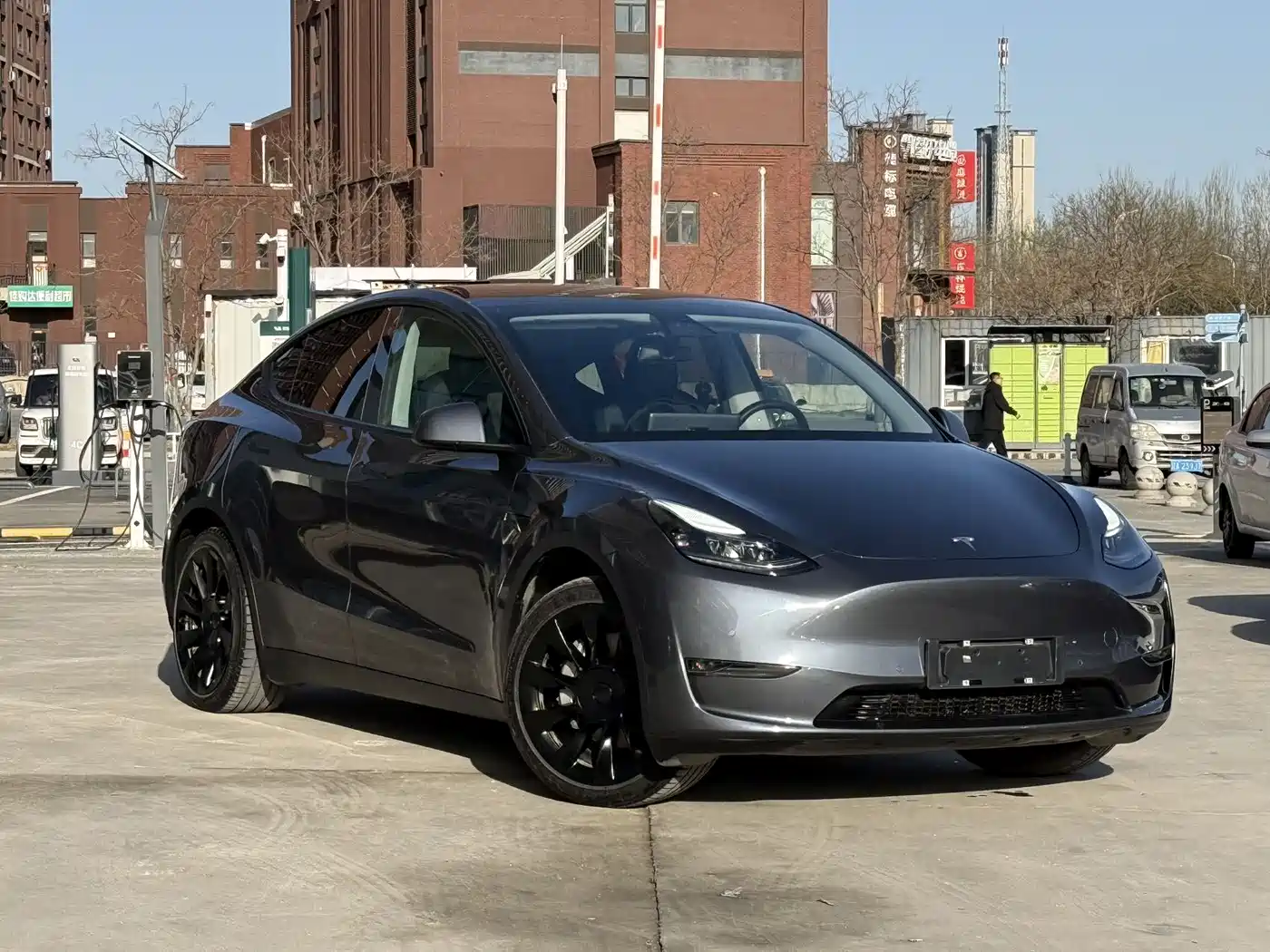 TESLA MODEL Y