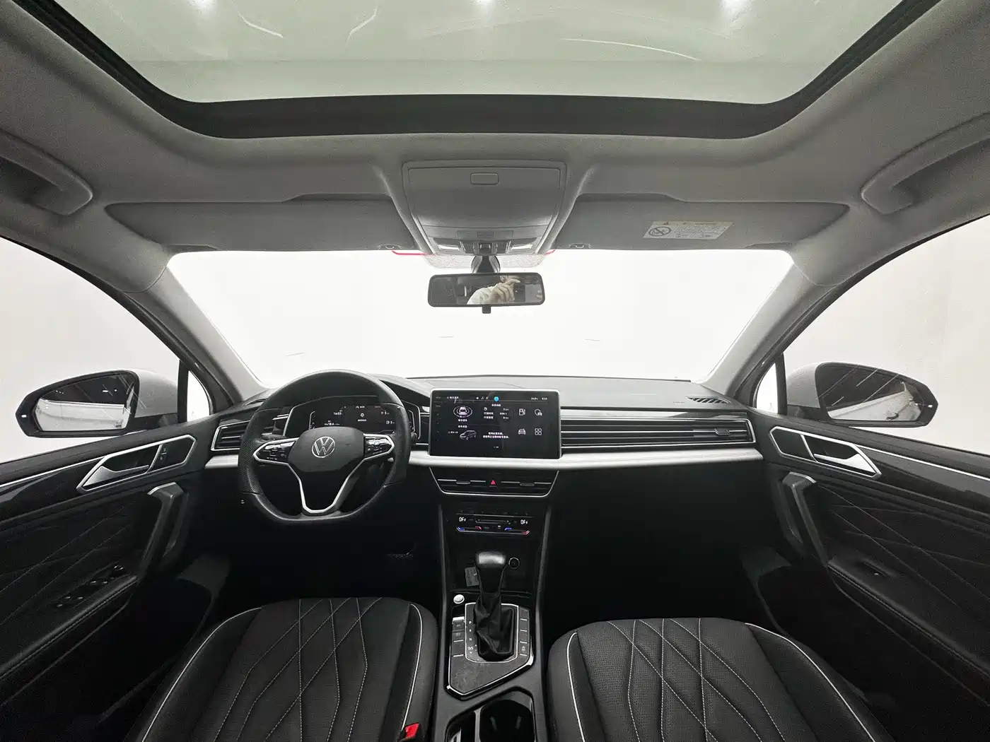 Фото 11 - Volkswagen Tiguan L