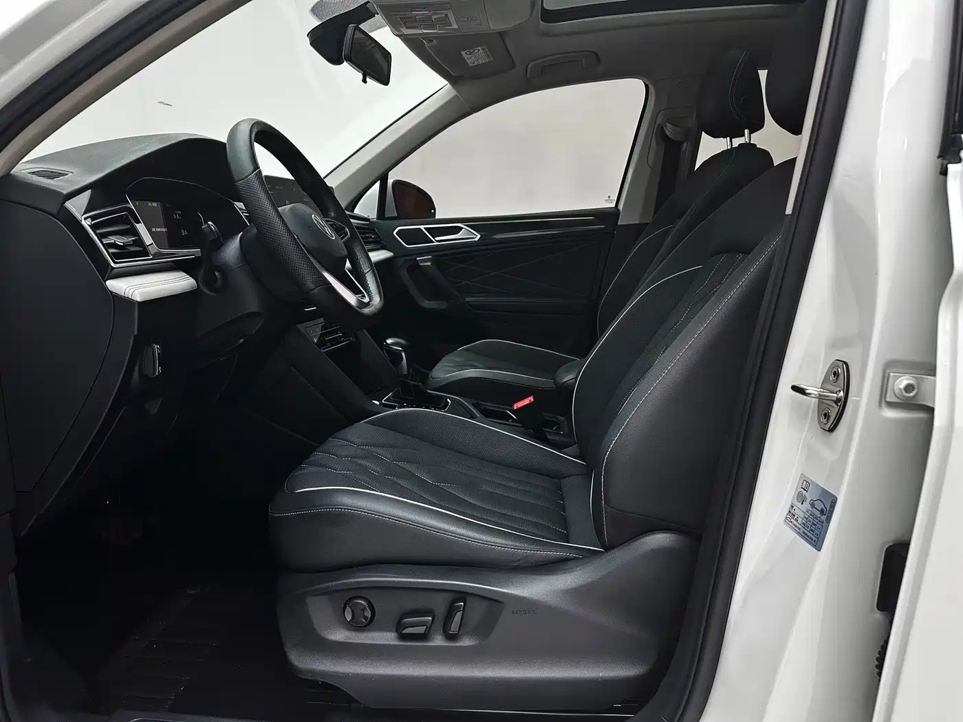 Фото 22 - Volkswagen Tiguan L