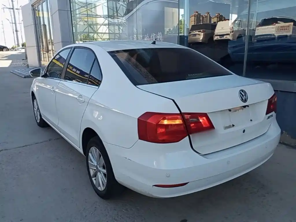 Volkswagen Jetta 2015 1.6L Manual Comfort фото 5