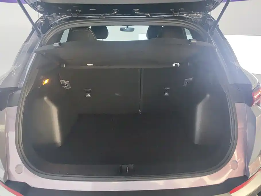 Фото 4 - Geely Coolray
