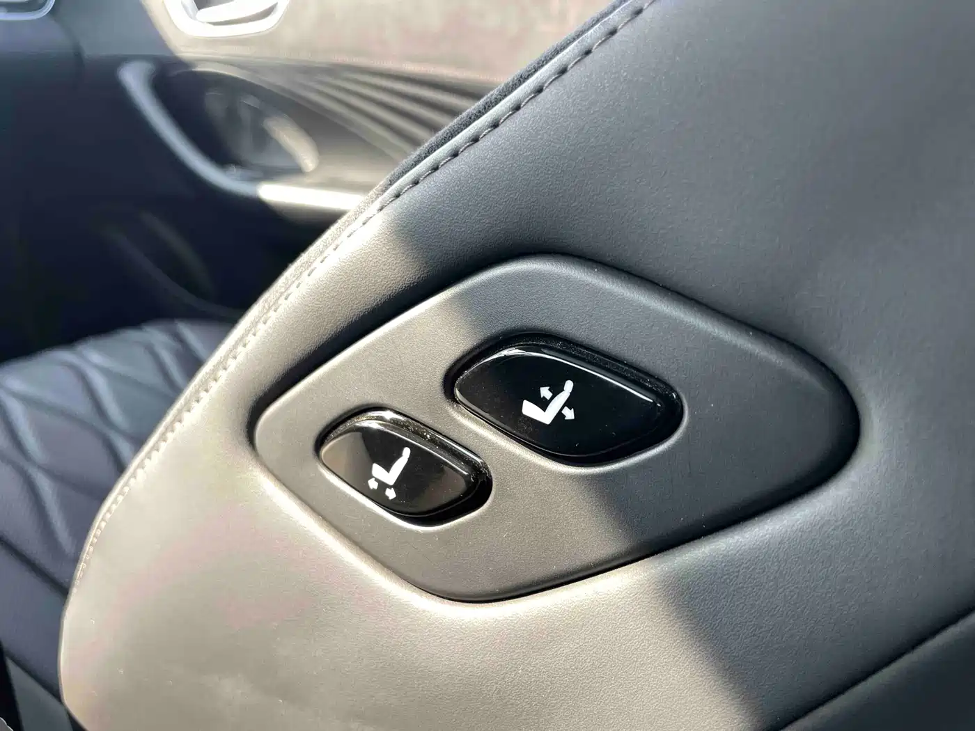 Roewe D7 2023 2023 DMH 125km Flagship Edition