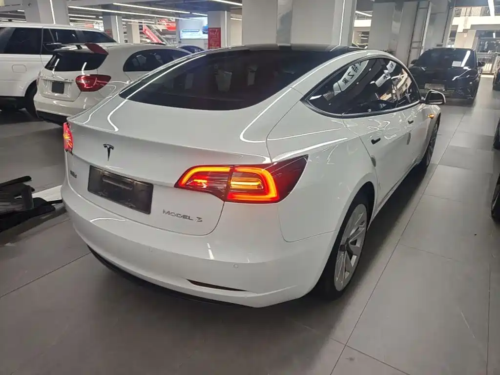 Фото 7 - Tesla Model 3