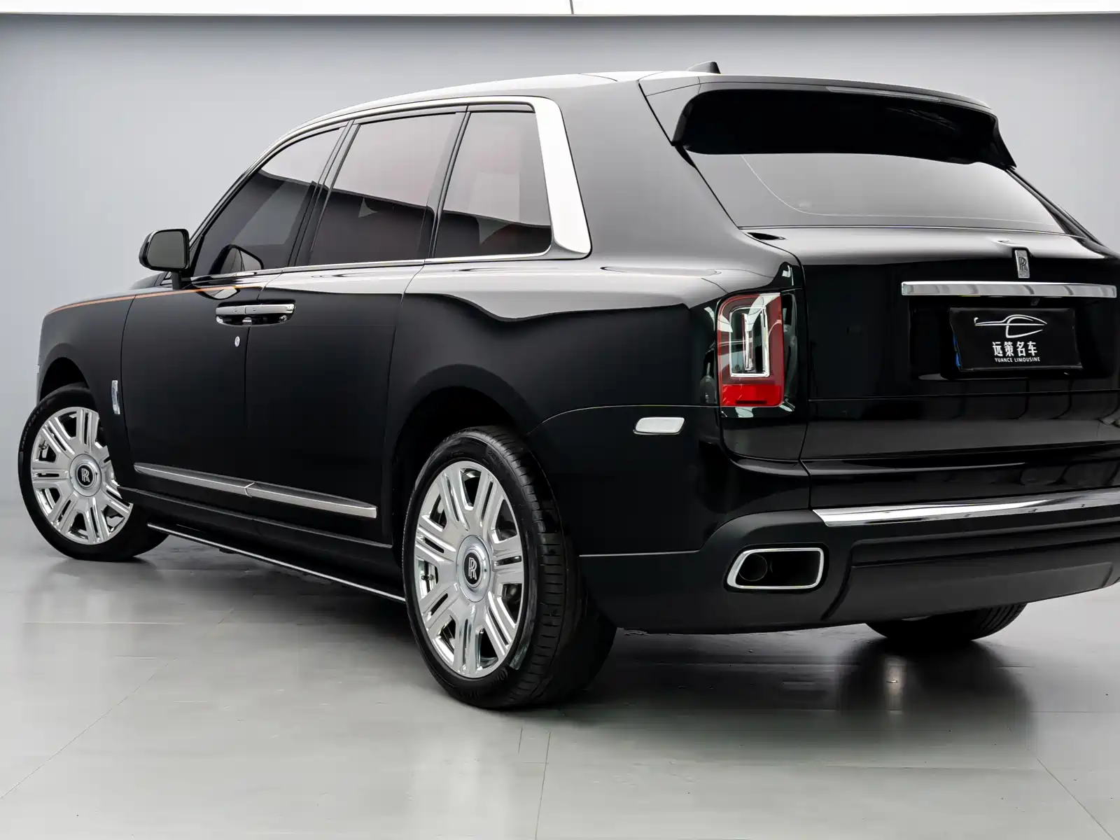 Photo 14 - Rolls-Royce Cullinan
