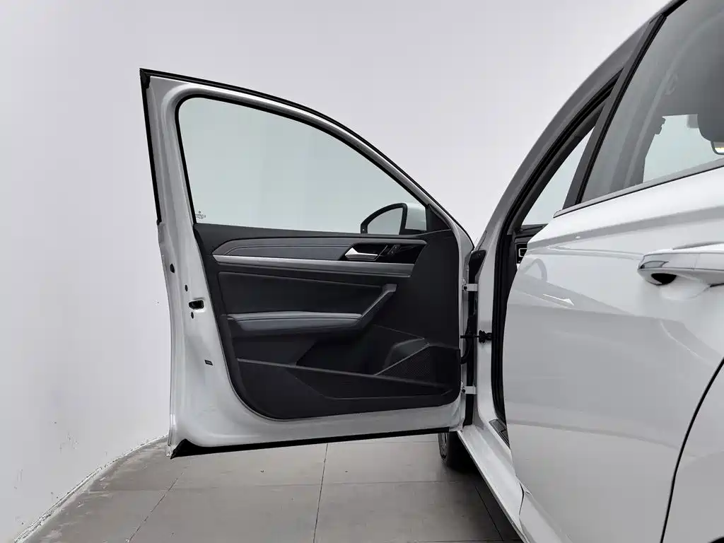 Фото 8 - Volkswagen Lavida