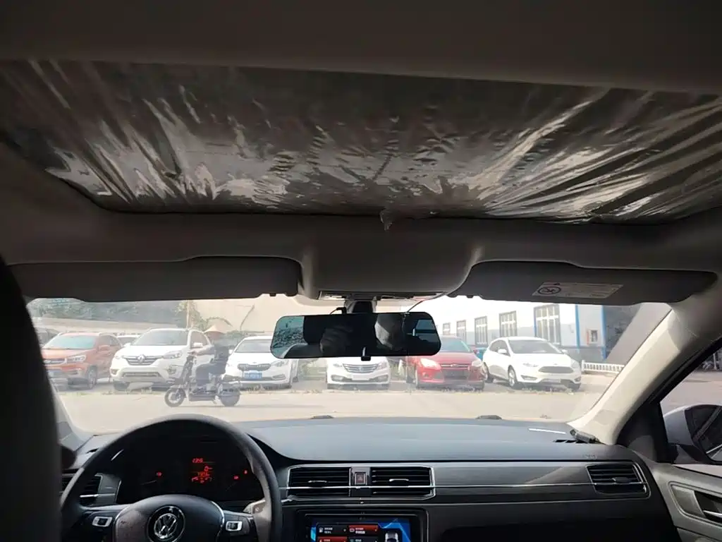 Volkswagen Santana 2018 1.5L Manual Comfort Edition фото 18