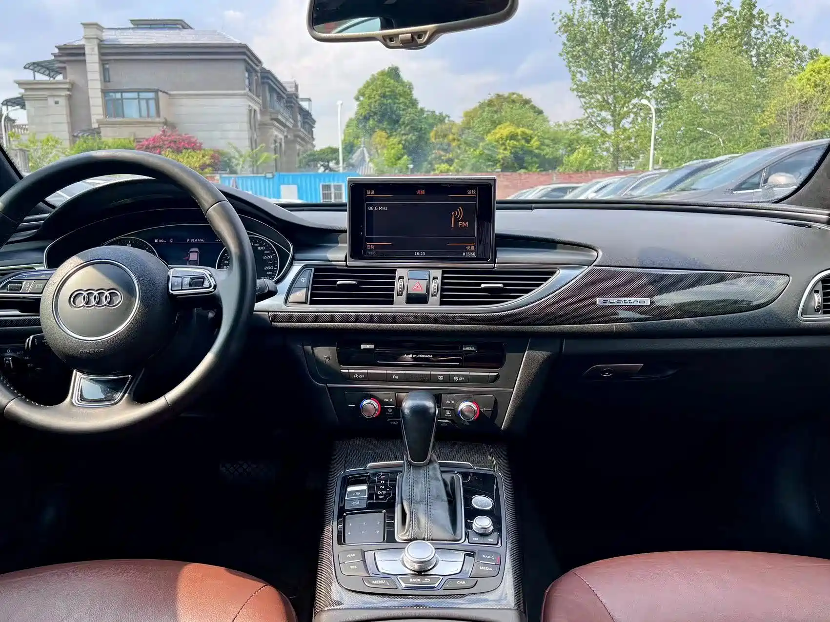 Фото 11 - Audi A6L