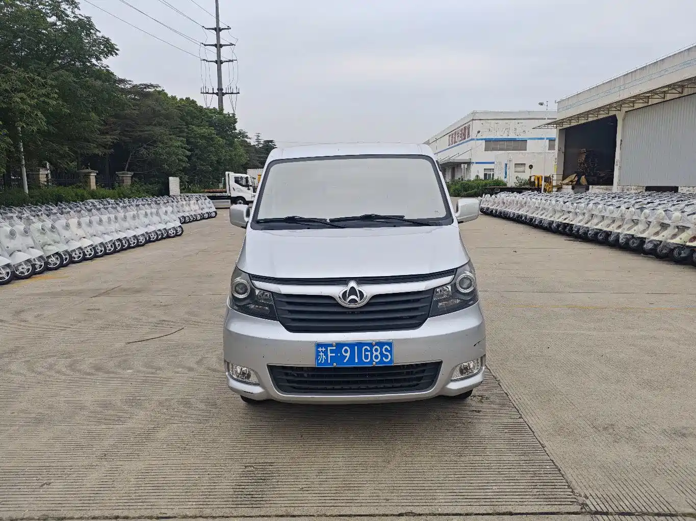 Changan Kaicheng Changan Ruixing M90 2022 2021 2.0L Standard Flat Roof Tailgate 6-seater LJ481Q6