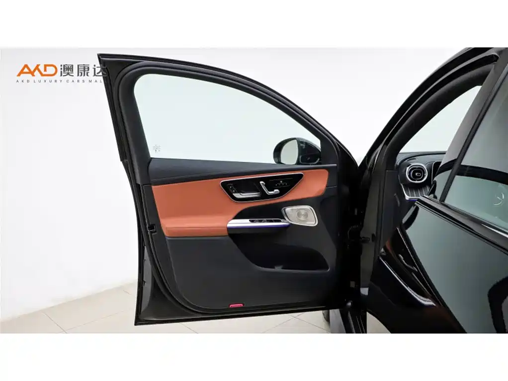Mercedes-Benz GLC Coupe 2025 GLC 300 4MATIC Coupe SUV фото 10