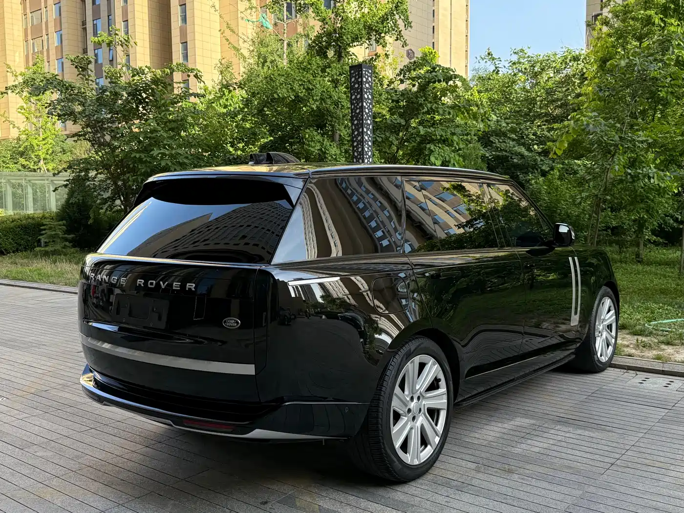 Land Rover Range Rover 2024 3.0 L6 400PS Genesis Extended фото 7