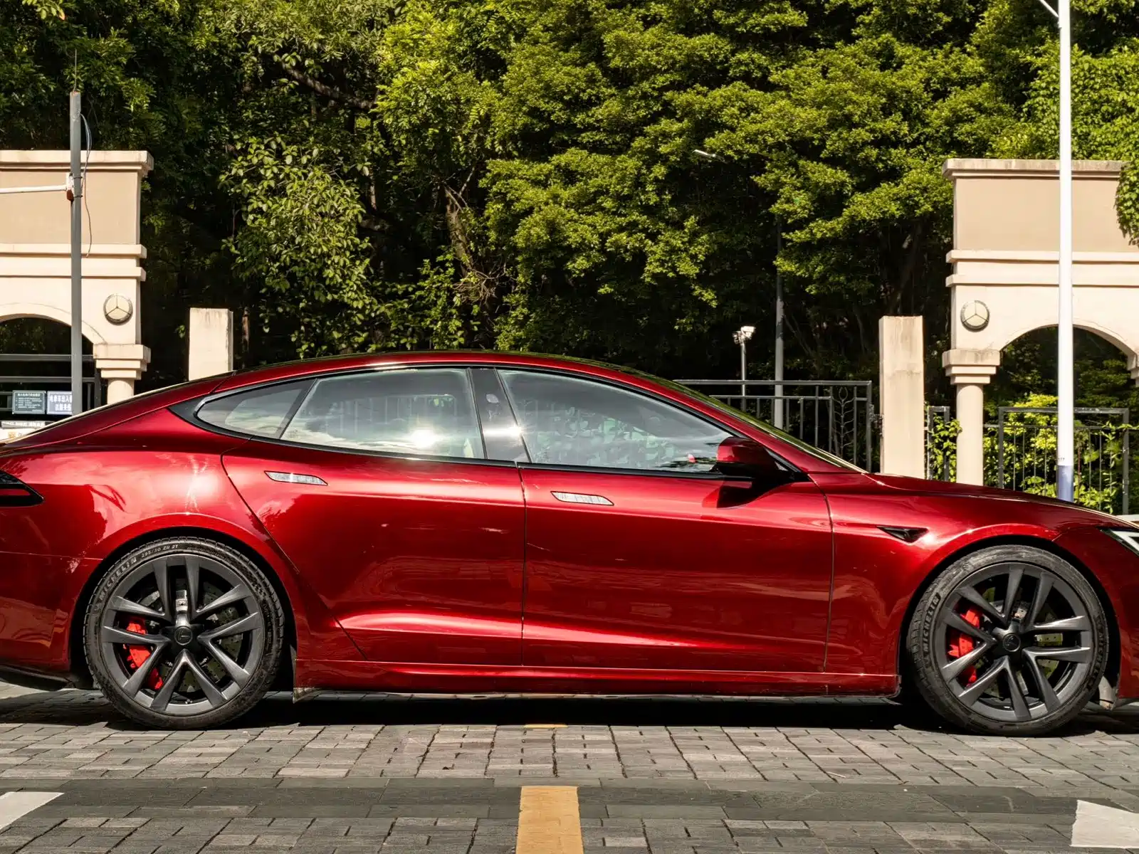 Photo 9 - Tesla Model S
