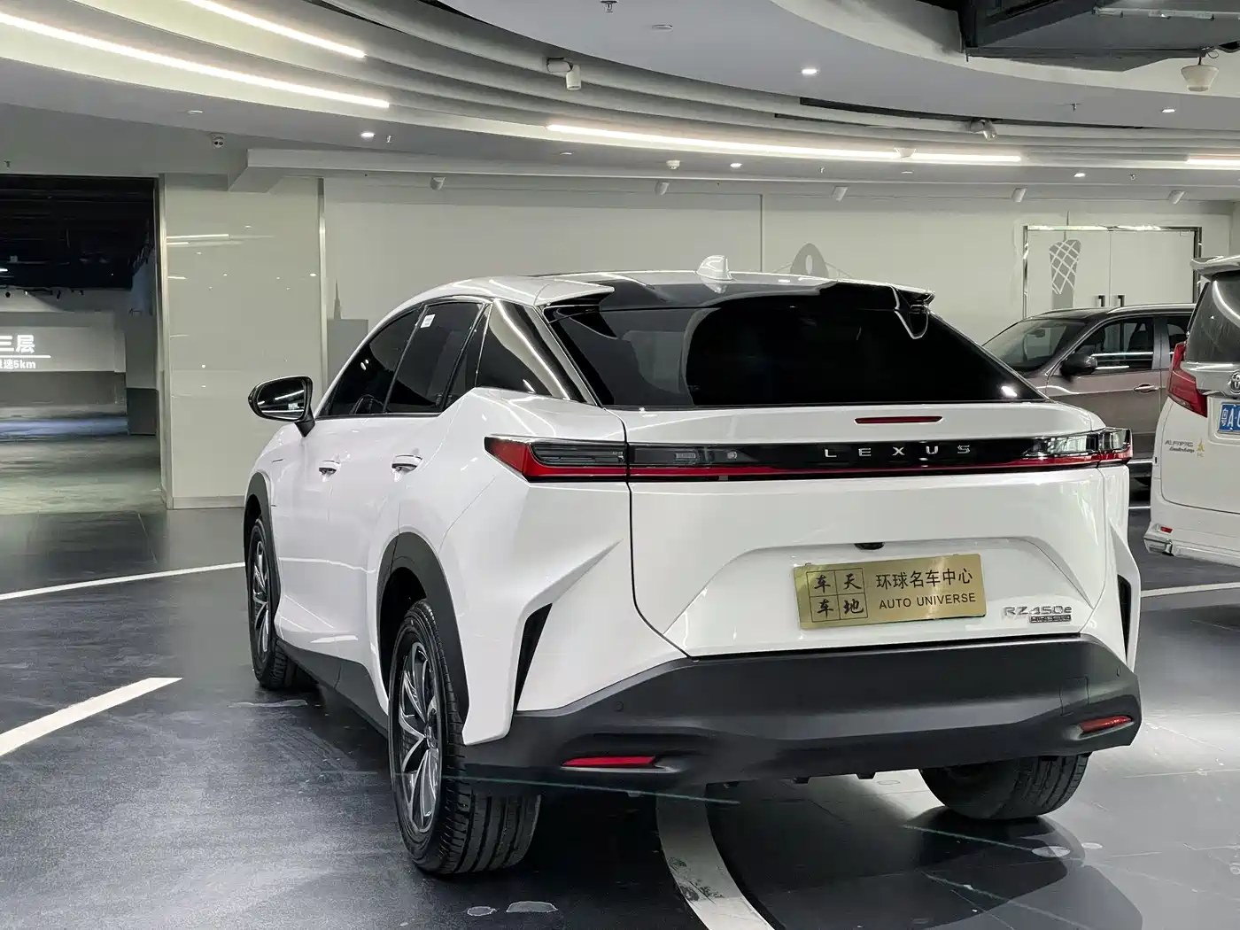 Lexus RZ 2023 450e 4WD Deluxe фото 3