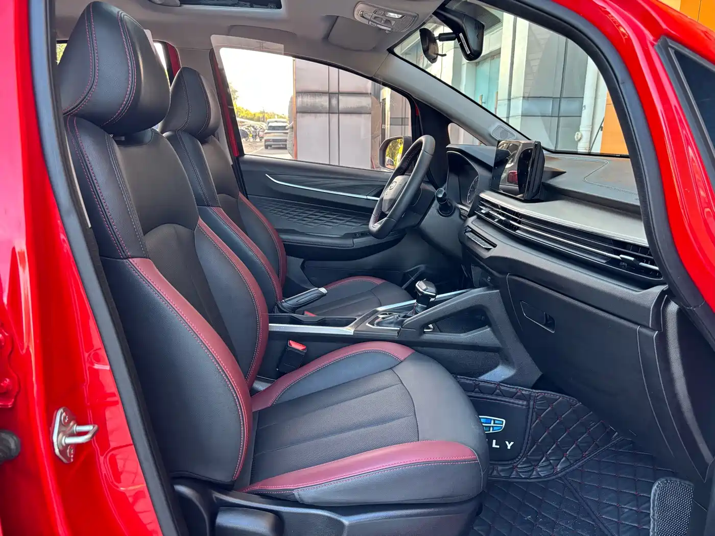 Фото 11 - Geely Vision X3
