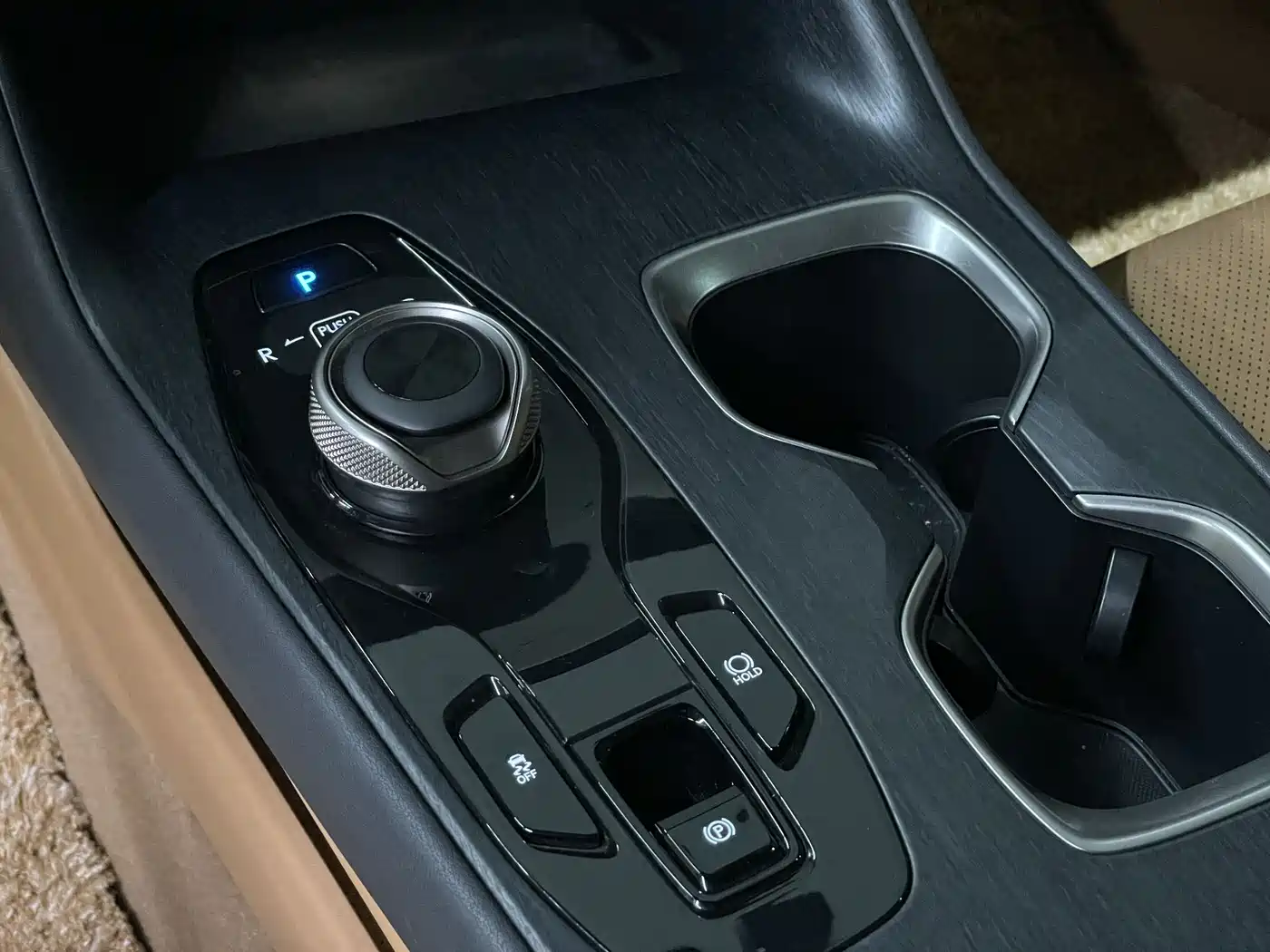 Lexus RZ 2023 450e 4WD Deluxe фото 16