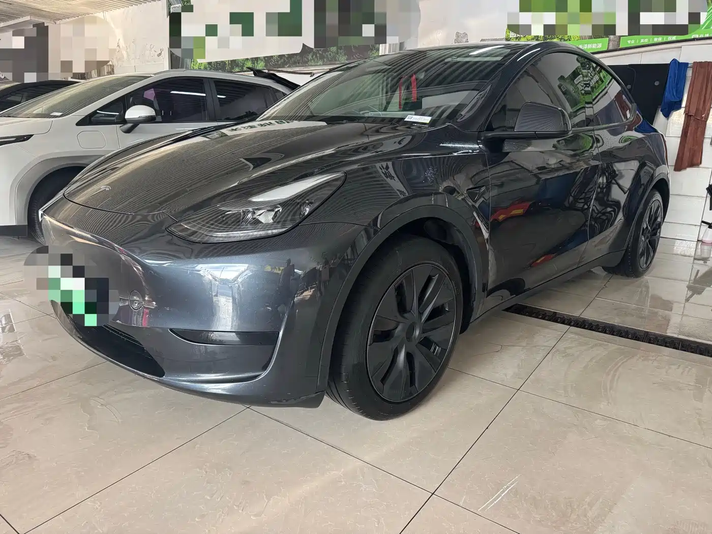 Tesla Model Y 2024